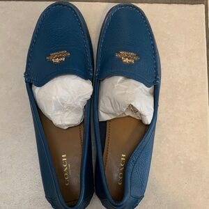 Coach Women Teal Blue Leather Penny Loafers with Gold Logo, size 8.5,